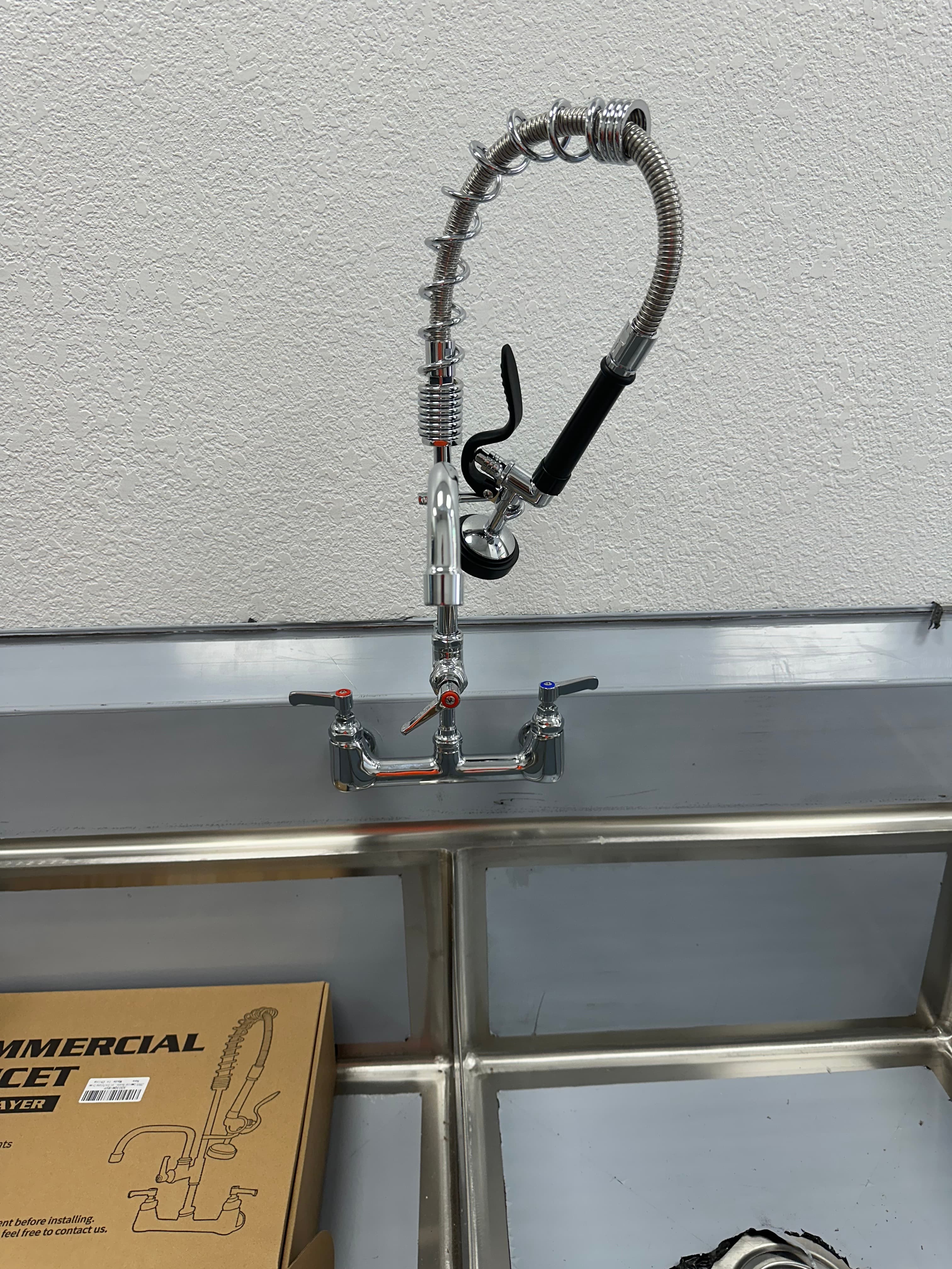 Commercial pre-rinse faucet