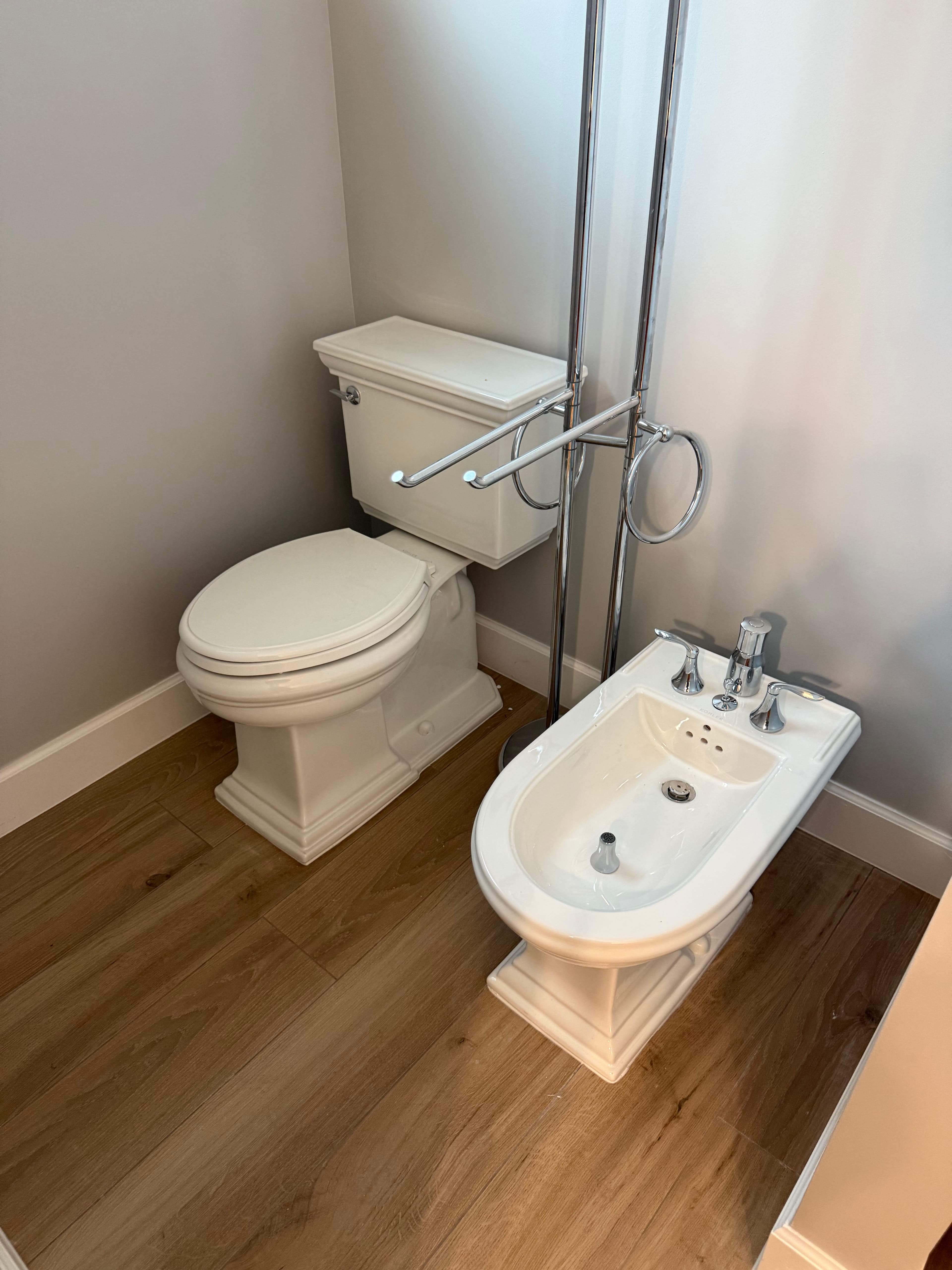 Half bath pedestal sink